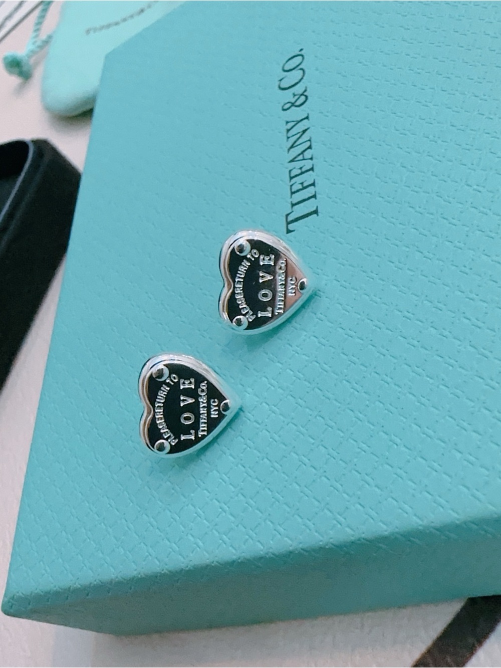 Tiffany & Co. Silver Heart Tag Key/Card Holder on Tiffany Blue